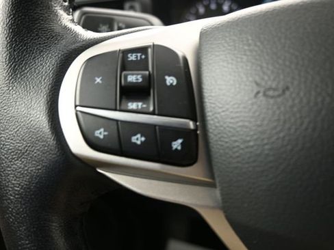 Used 2021 Ford Explorer XLT image 12