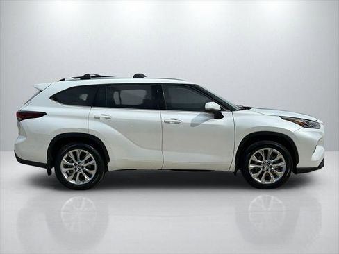 Certified 2026 Toyota Highlander Limited AWD/4WD image 4