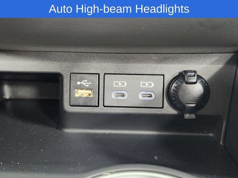 Used 2024 Toyota Highlander XLE AWD/4WD image 30