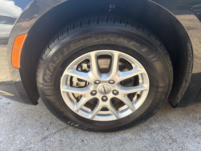 Used 2023 Chrysler Pacifica Touring FWD image 12
