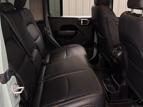 Used 2024 Jeep Wrangler Unlimited AWD/4WD image 36
