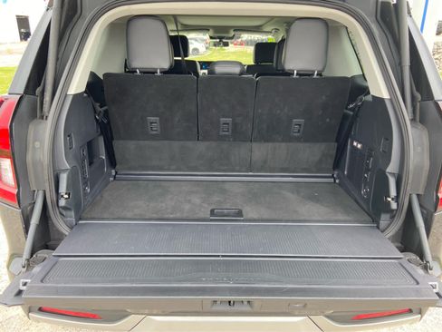 Used 2025 Ford Expedition Platinum AWD/4WD image 12