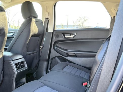 Used 2023 Ford Edge SE image 16