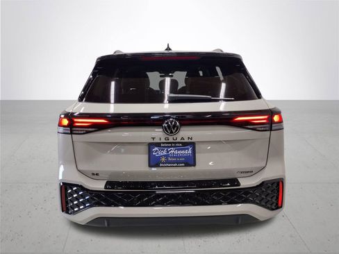 New 2026 Volkswagen Tiguan SE R-Line image 13