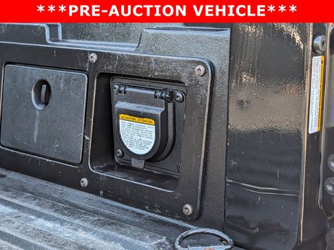 Used 2016 Toyota Tacoma TRD Off-Road w/ Premium & Technology Package AWD/4WD image 14