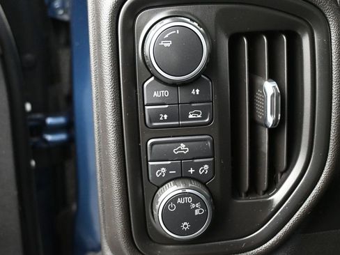 Used 2019 Chevrolet Silverado 1500 Custom w/ Custom Convenience Package AWD/4WD image 4