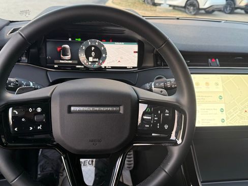 Used 2024 Land Rover Range Rover Evoque Dynamic SE image 46