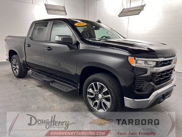 Used 2023 Chevrolet Silverado 1500 LT AWD/4WD image 3