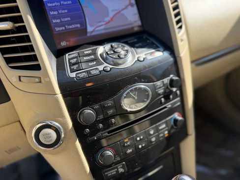 Used 2014 INFINITI QX70 3.7 Sport Utility 4D w/ Premium Package image 25