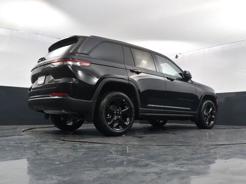 New 2025 Jeep Grand Cherokee Limited w/ Black Appearance Package image 52