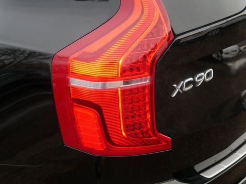 Used 2020 Volvo XC90 T5 Momentum image 17