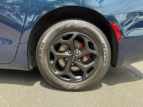 Used 2022 Chrysler Pacifica Limited w/ S Appearance Package image 11