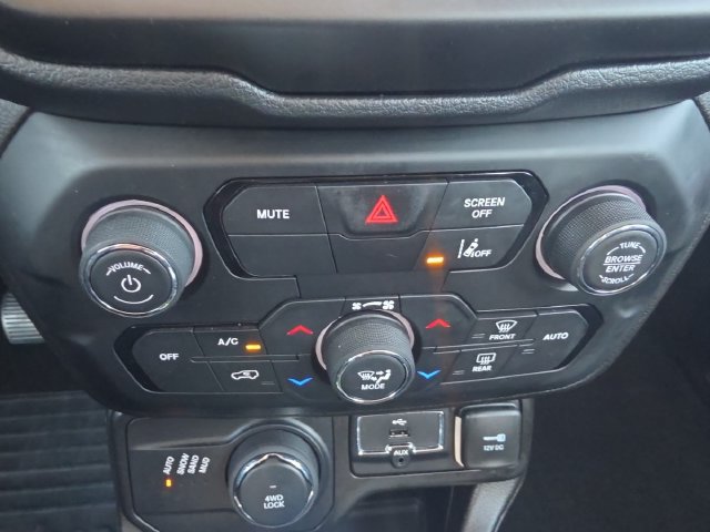 Used 2023 Jeep Renegade Altitude AWD/4WD image 4