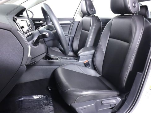 Used 2020 Volkswagen Jetta SE FWD image 32