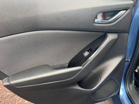 Used 2018 MAZDA MAZDA3 Sport w/ Preferred Equipment Package FWD image 24