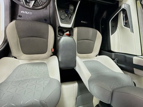 Certified 2021 Toyota RAV4 XLE w/ Convenience Package AWD/4WD image 21