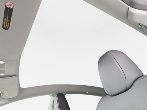 Used 2023 Tesla Model Y Long Range image 31