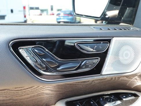 Used 2023 Lincoln Navigator Reserve AWD/4WD image 23