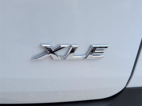 Used 2025 Toyota Sienna XLE AWD/4WD image 10