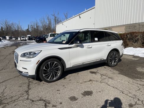 Used 2020 Lincoln Aviator Reserve w/ Equipment Group 202A image 8