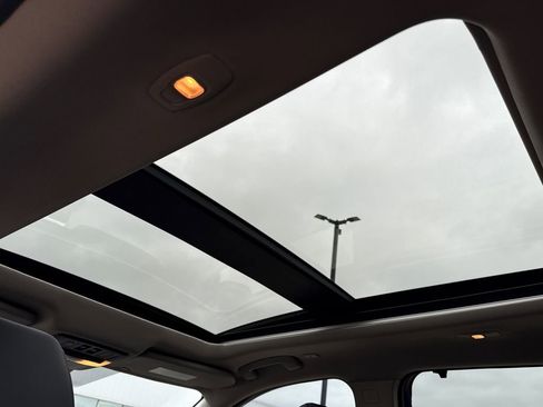 Used 2023 Nissan Rogue SV w/ SV Premium B Package image 13