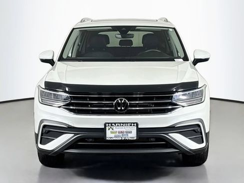 Used 2023 Volkswagen Tiguan SE AWD/4WD image 2