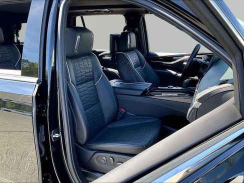 Used 2024 Cadillac Escalade Premium Luxury Platinum AWD/4WD image 21