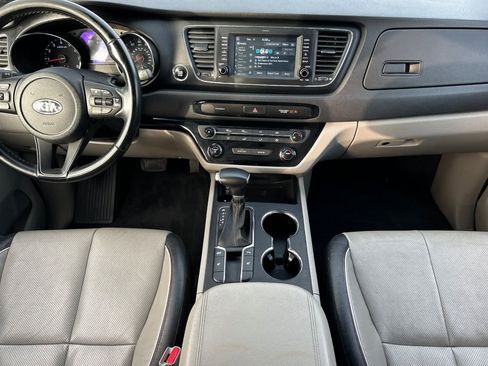 Used 2021 Kia Sedona EX image 3