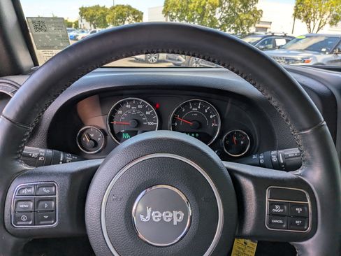 Used 2017 Jeep Wrangler Sport w/ Quick Order Package 24S AWD/4WD image 23