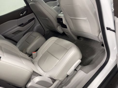 Used 2020 GMC Acadia SLT w/ LPO, Floor Liner Package image 22