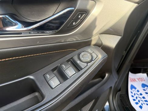 Used 2018 Chevrolet Traverse LT FWD image 39