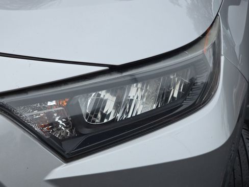 Used 2019 Toyota RAV4 LE image 29