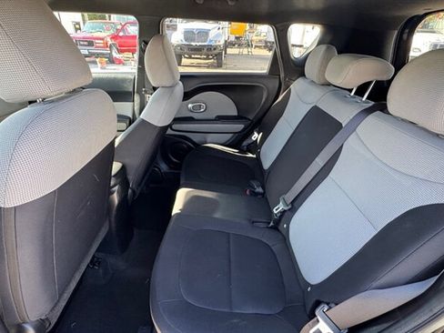 Used 2015 Kia Soul FWD image 12
