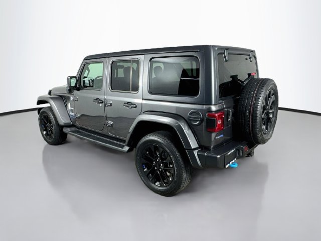 Used 2022 Jeep Wrangler Unlimited Sahara w/ Cold Weather Group AWD/4WD image 10