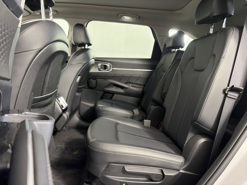 Used 2023 Kia Sorento SX AWD/4WD image 7