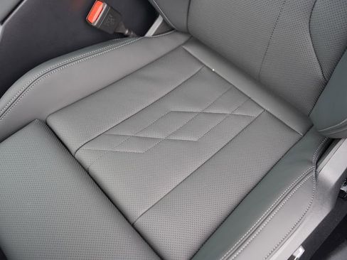 Used 2025 BMW X3 xDrive30i w/ Premium Package image 11