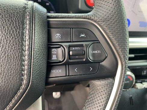 Used 2025 Toyota Tacoma TRD Sport AWD/4WD image 23