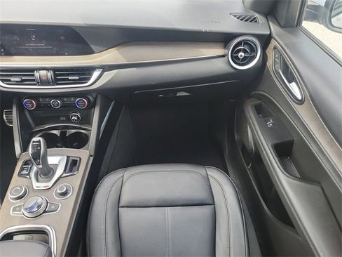 Used 2022 Alfa Romeo Stelvio Ti image 18