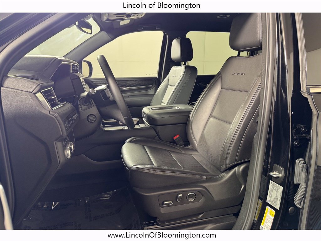 Used 2024 GMC Yukon XL Denali AWD/4WD image 16