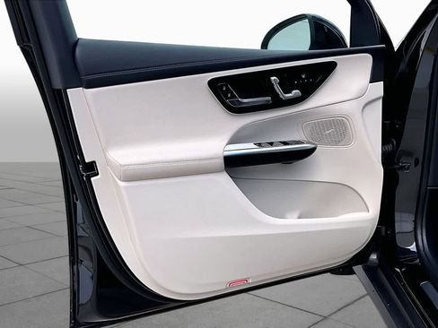 Used 2025 Mercedes-Benz GLC 300 image 19