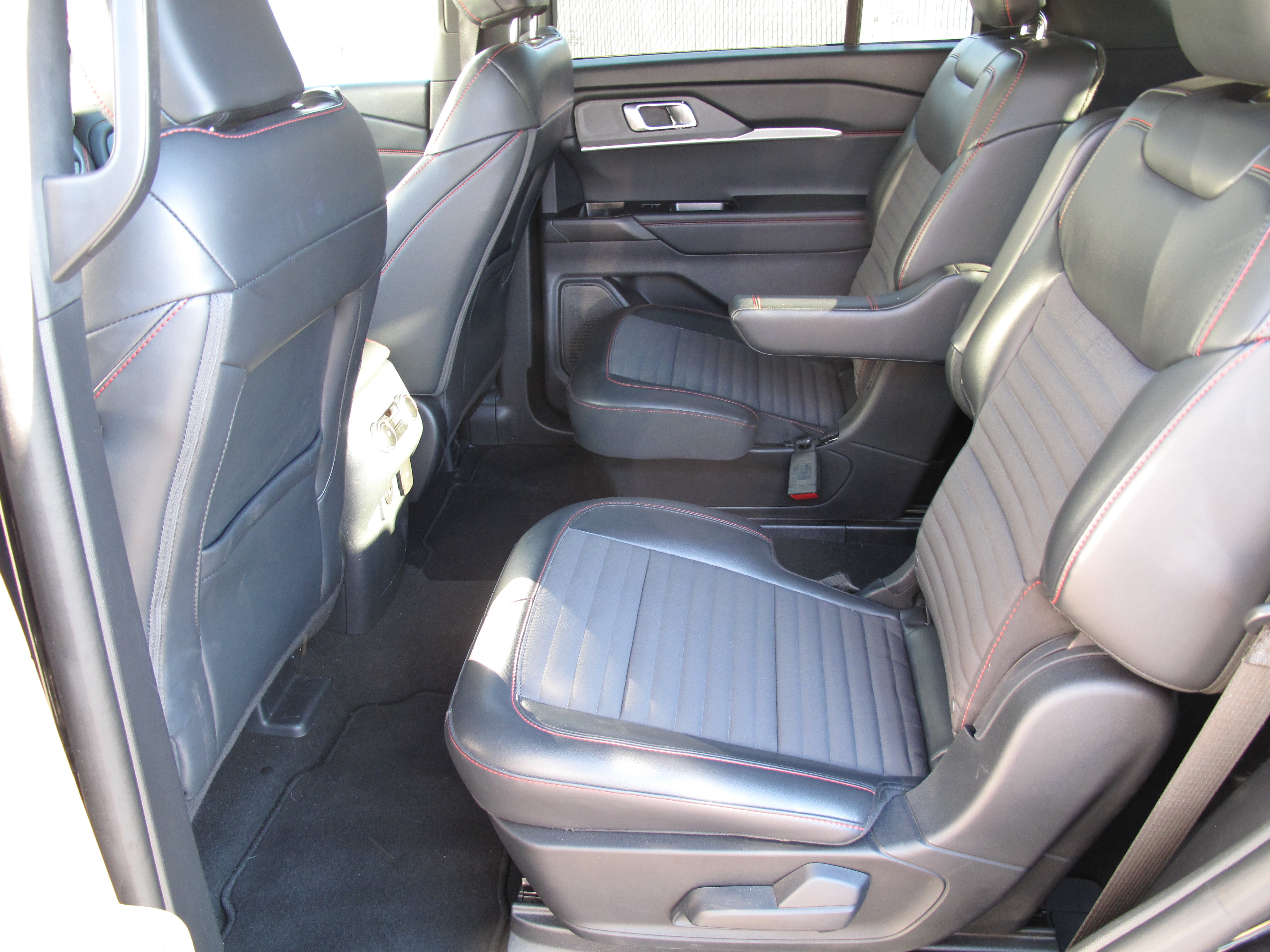 Used 2025 Ford Explorer ST-Line AWD/4WD image 5