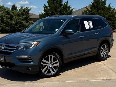Used 2018 Honda Pilot Touring image 2