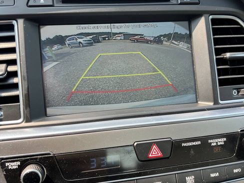 Used 2015 Hyundai Sonata Limited w/ Option Group 06 FWD image 15