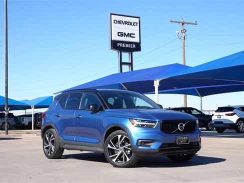 Used 2021 Volvo XC40 T5 R-Design image 1