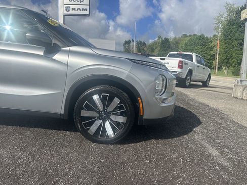 Used 2025 Mitsubishi Outlander SE AWD/4WD image 2