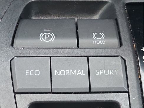 Used 2023 Toyota RAV4 XLE Premium image 30