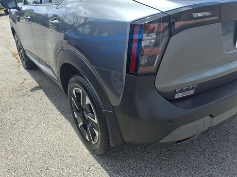 Used 2025 Nissan Kicks SR FWD image 19