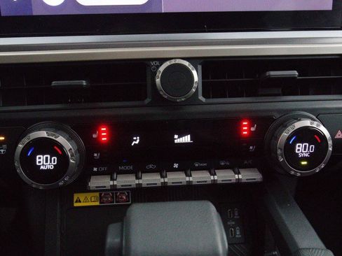 Used 2025 Toyota Tacoma TRD Off-Road image 27