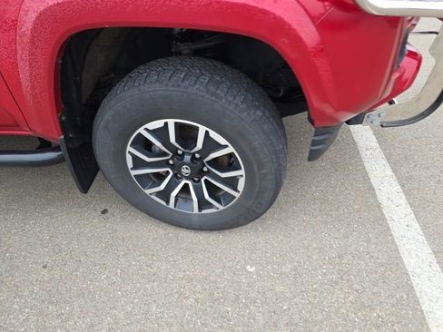 Used 2023 Toyota Tacoma TRD Sport w/ Technology Package image 5