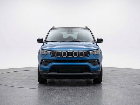 Used 2025 Jeep Compass Limited AWD/4WD image 2